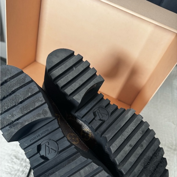 Louis Vuitton Laurette Desert Boot SZ 39 Color Black - Picture 8 of 8